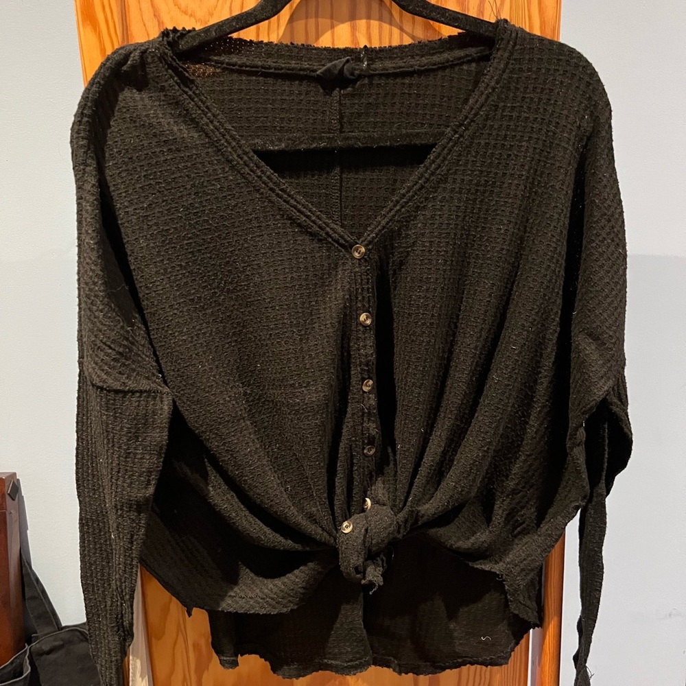 Urban Outfitters Long-Sleeve Bottom tie Tee